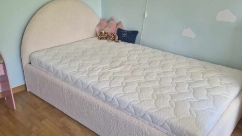 Stilinga lova Kristina LT – komfortas ir modernus dizainas jaukiame miegamajame